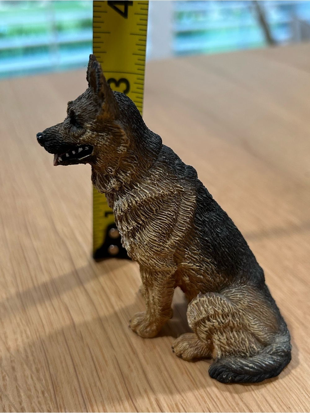 Hand-Painted German Shepherd Sculpture in Brown and Black - Picture 5 of 7